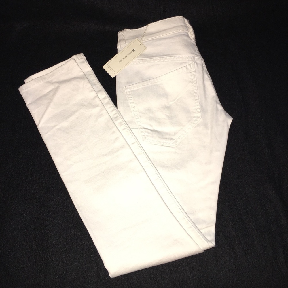 All White BCBGmaxazria jeans